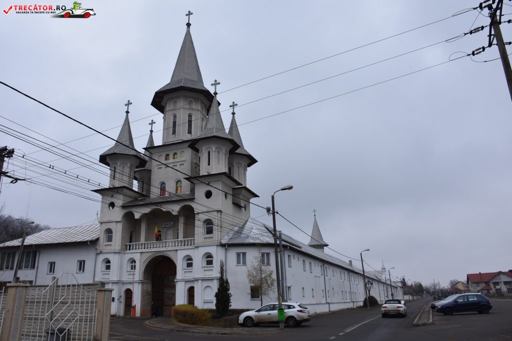 Manastirea Sfanta Cruce Din Oradea Trecator Prin Lume